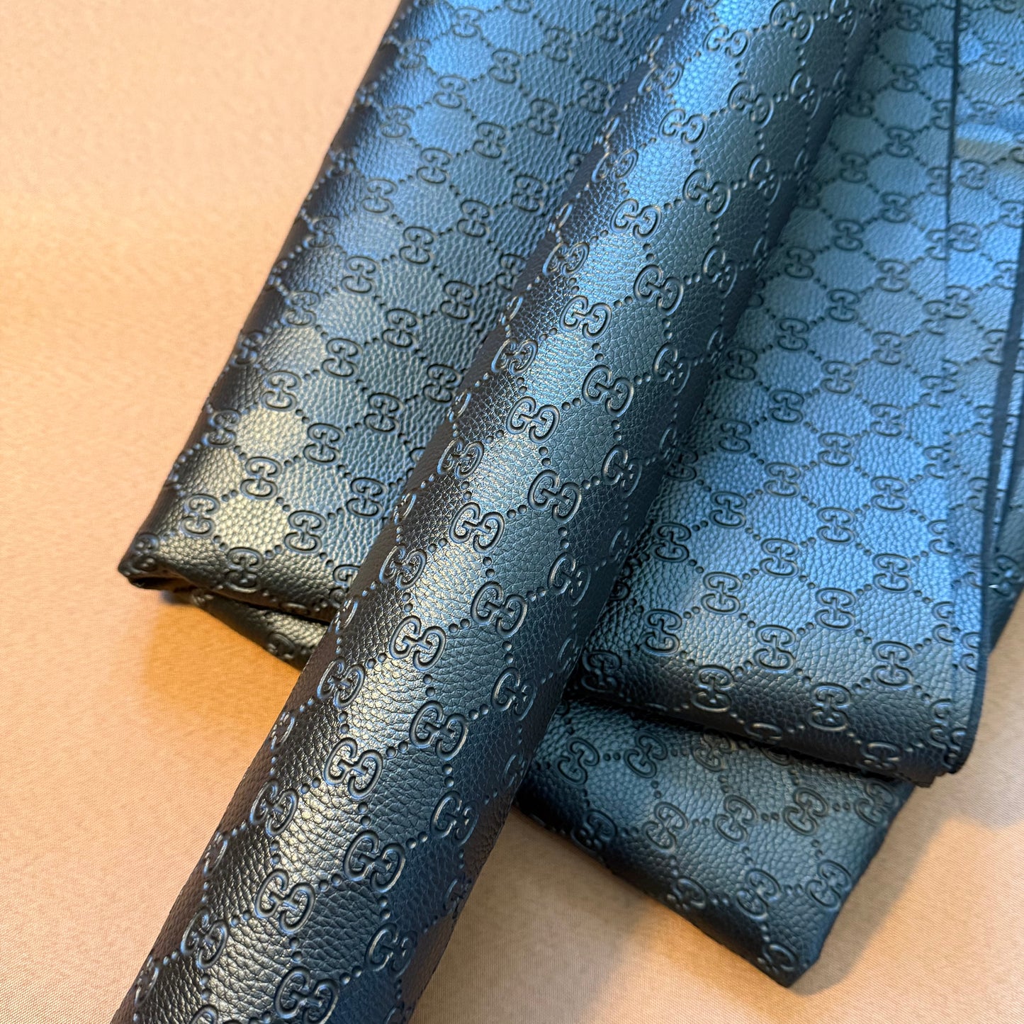 INWARD EMBOSSED LOGO LEATHER